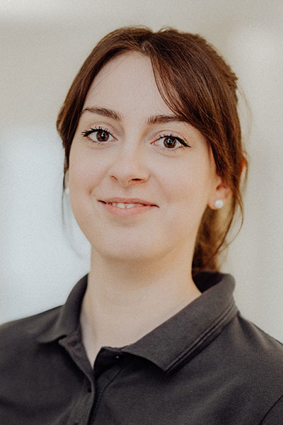 Sarah Brenner, Zahnmedizinische Fachangestellte